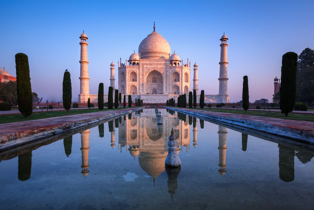 taj mahal at night