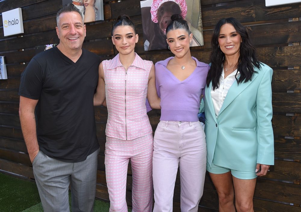 Charli D'Amelio with her family